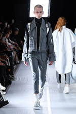 バルムング 2020年春夏コレクション - 無彩色で彩られた“”温度のない世界”｜写真18