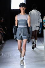 バルムング 2020年春夏コレクション - 無彩色で彩られた“”温度のない世界”｜写真20