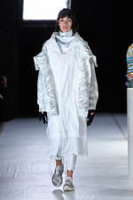 バルムング 2020年春夏コレクション - 無彩色で彩られた“”温度のない世界”｜写真29