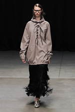 HYKE 2020年春夏コレクション、アディダスとのコラボウェアがランウェイに｜写真6