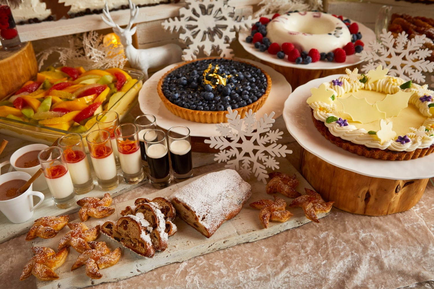 京王プラザホテルのクリスマススイーツブッフェ2019、真っ白な“ロング”ショートケーキなど｜写真2