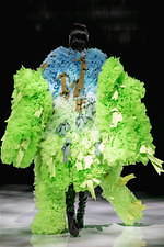 トモ コイズミ  2020年春夏コレクション - 円形劇場、身体に沸き立つ感情の“かたち”｜写真30