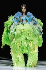 トモ コイズミ  2020年春夏コレクション - 円形劇場、身体に沸き立つ感情の“かたち”｜写真31