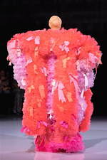 トモ コイズミ  2020年春夏コレクション - 円形劇場、身体に沸き立つ感情の“かたち”｜写真41