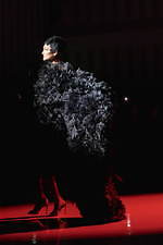 トモ コイズミ  2020年春夏コレクション - 円形劇場、身体に沸き立つ感情の“かたち”｜写真47