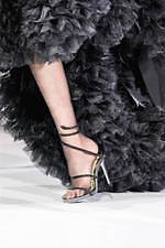 トモ コイズミ  2020年春夏コレクション - 円形劇場、身体に沸き立つ感情の“かたち”｜写真58