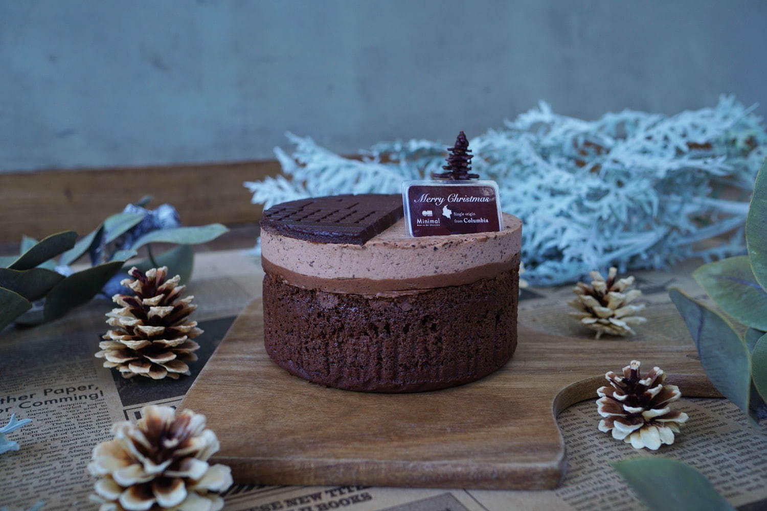 ビーントゥーバーチョコ専門店ミニマルのクリスマスケーキ、ガトーショコラやムースを5層に重ねて｜写真1