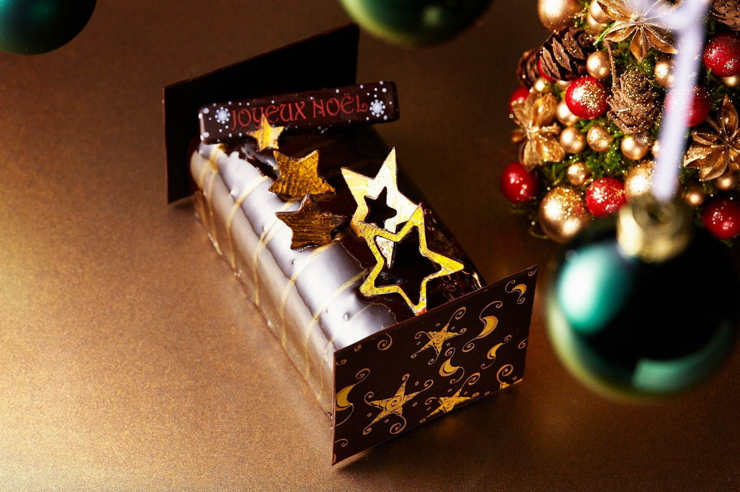 シャングリ・ラ ホテル 東京のクリスマスケーキ、野いちご×ホワイトチョコムースのリース型ケーキなど｜写真3