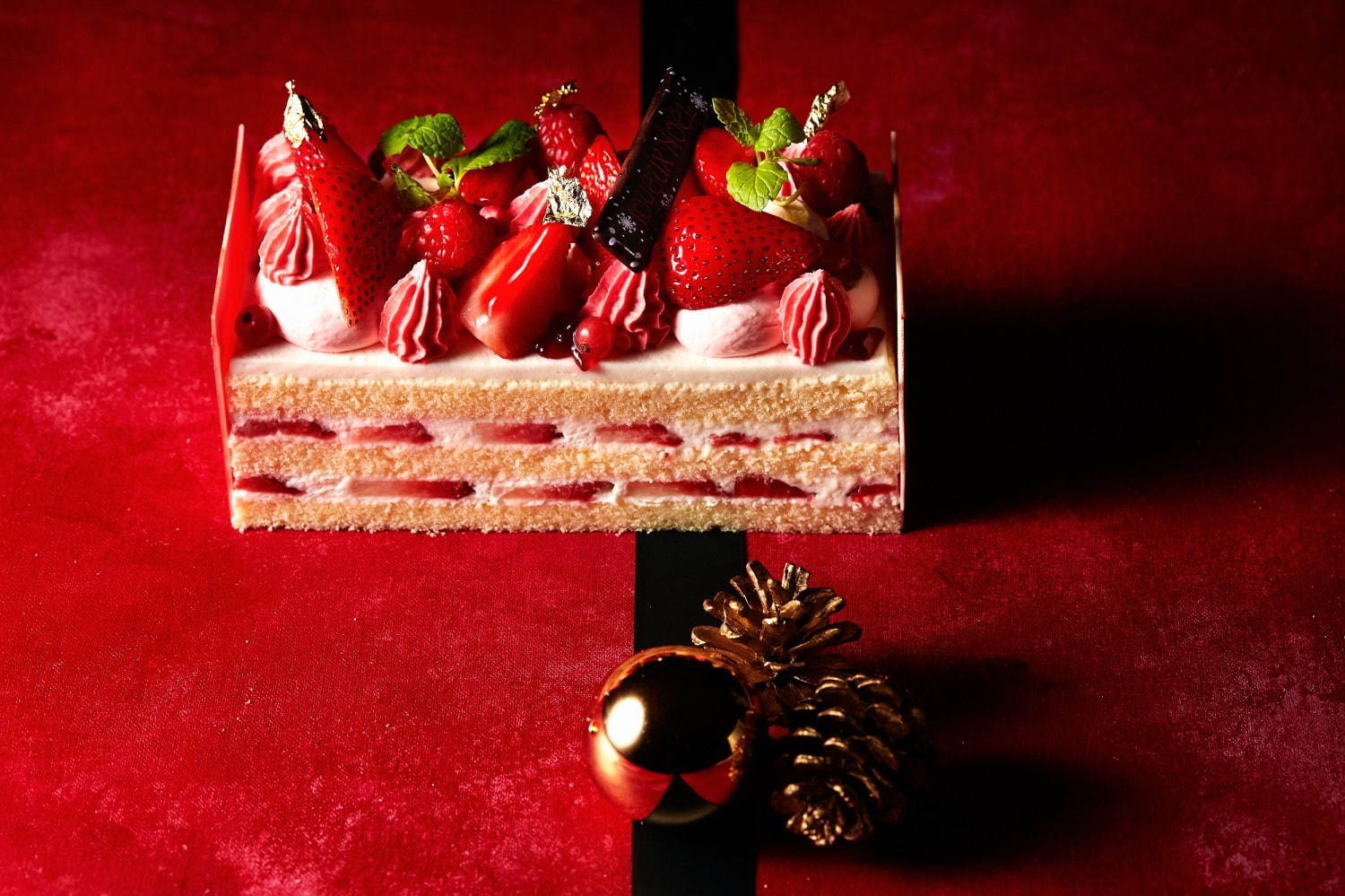 シャングリ・ラ ホテル 東京のクリスマスケーキ、野いちご×ホワイトチョコムースのリース型ケーキなど｜写真5