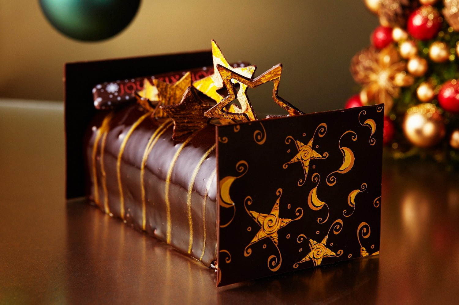 シャングリ・ラ ホテル 東京のクリスマスケーキ、野いちご×ホワイトチョコムースのリース型ケーキなど｜写真2
