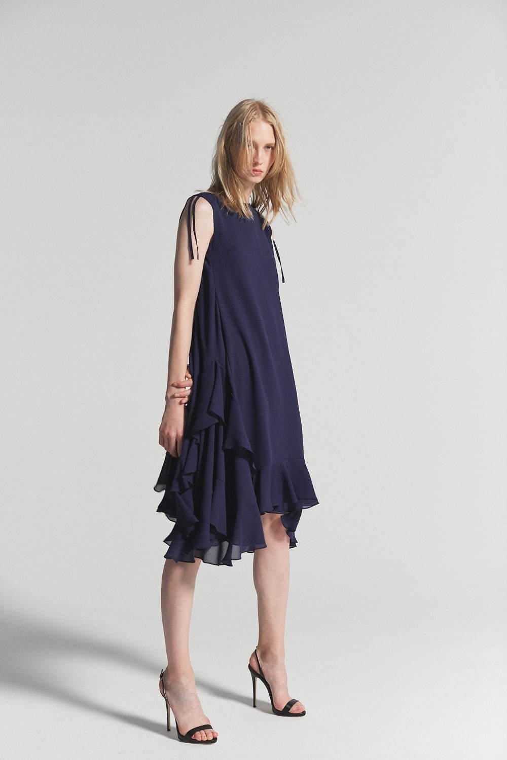 INDIVI エッジの効いたシンプルなノーカラーアンサンブル 【喪服