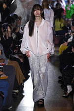 ミキオサカベ 2020春夏コレクション - “スニーカー”を主役にしたコーディネート｜写真14