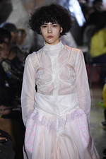 ミキオサカベ 2020春夏コレクション - “スニーカー”を主役にしたコーディネート｜写真2