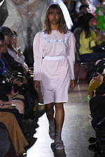 ミキオサカベ 2020春夏コレクション - “スニーカー”を主役にしたコーディネート｜写真8