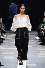 ディーベック 2020年春夏コレクション - 光と影の魅力をもった都市と調和する機能服｜写真16