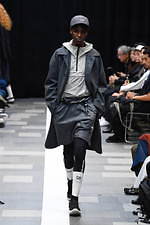 ディーベック 2020年春夏コレクション - 光と影の魅力をもった都市と調和する機能服｜写真21