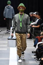 ディーベック 2020年春夏コレクション - 光と影の魅力をもった都市と調和する機能服｜写真28