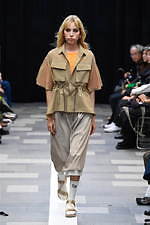 ディーベック 2020年春夏コレクション - 光と影の魅力をもった都市と調和する機能服｜写真30