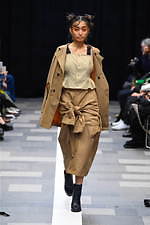 ディーベック 2020年春夏コレクション - 光と影の魅力をもった都市と調和する機能服｜写真31