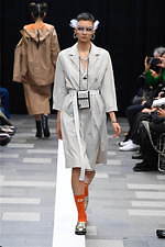 ディーベック 2020年春夏コレクション - 光と影の魅力をもった都市と調和する機能服｜写真34