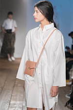 ザ ファクトリー 2020年春夏ウィメンズコレクション - 南仏に広がるラベンダー畑、柔らかな空気｜写真24