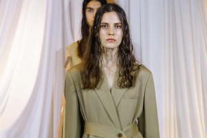 リト 2020年春夏コレクション - 自然へのまなざしを淡く儚いドレープに託して