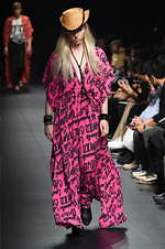 ガッツダイナマイトキャバレーズ 2020年春夏コレクション - プロレスラー武藤敬司や神取忍も登場｜写真13