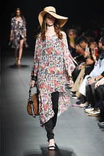 ガッツダイナマイトキャバレーズ 2020年春夏コレクション - プロレスラー武藤敬司や神取忍も登場｜写真2