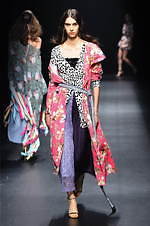 ガッツダイナマイトキャバレーズ 2020年春夏コレクション - プロレスラー武藤敬司や神取忍も登場｜写真21