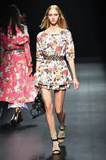 ガッツダイナマイトキャバレーズ 2020年春夏コレクション - プロレスラー武藤敬司や神取忍も登場｜写真22