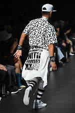 ガッツダイナマイトキャバレーズ 2020年春夏コレクション - プロレスラー武藤敬司や神取忍も登場｜写真32