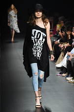 ガッツダイナマイトキャバレーズ 2020年春夏コレクション - プロレスラー武藤敬司や神取忍も登場｜写真7