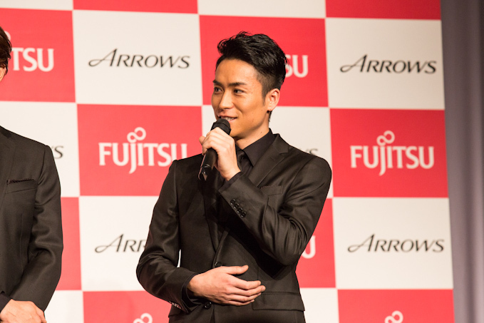 ジルスチュアートがdocomoのスマホに - ARROWSの新モデル、CMはEXILEのTAKAHIROらが出演｜写真2