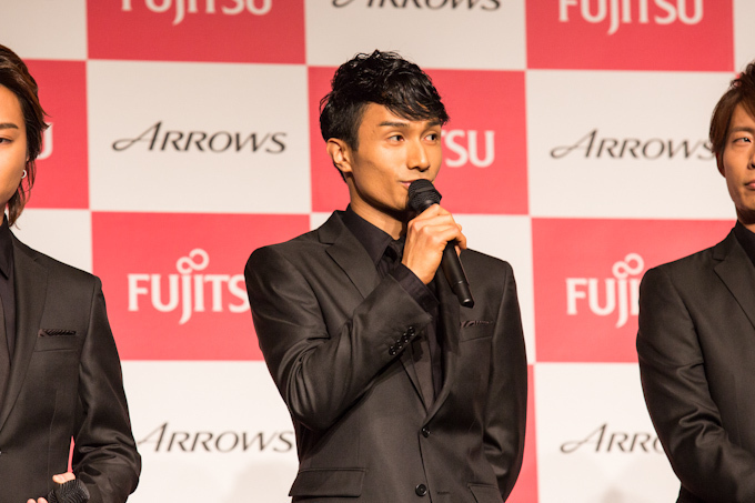 ジルスチュアートがdocomoのスマホに - ARROWSの新モデル、CMはEXILEのTAKAHIROらが出演｜写真3