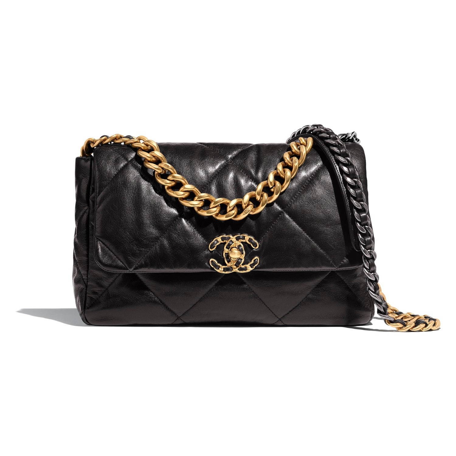 CHANEL 19 in black quilted shiny leather 545,000~