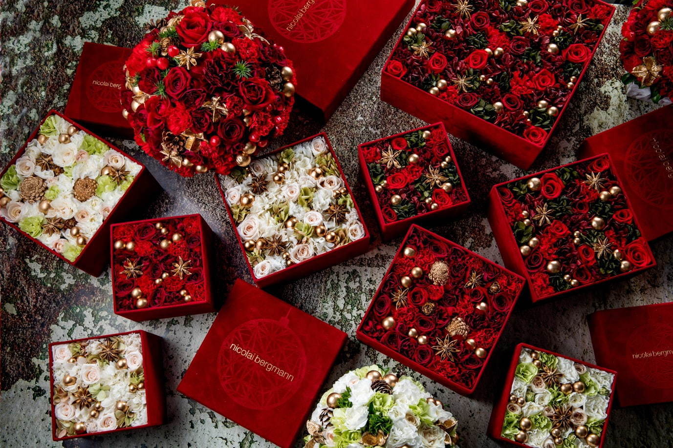 ニコライ バーグマンのクリスマス限定フラワーボックス 真紅のベルベットに赤白の花々を詰め込んで ファッションプレス
