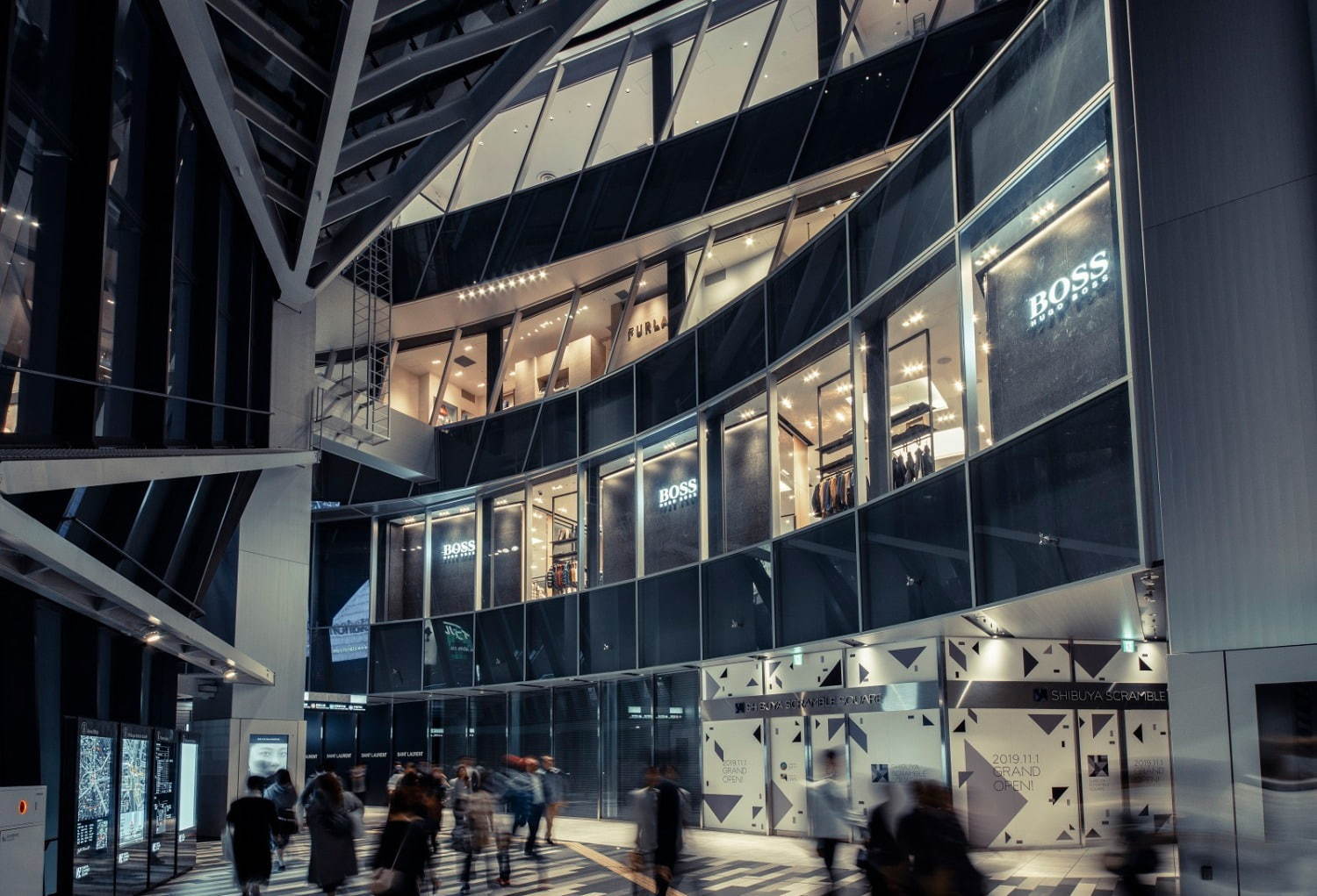 ボスの新店舗が渋谷スクランブルスクエアに、FCバイエルンのカプセルコレクション先行販売｜写真4