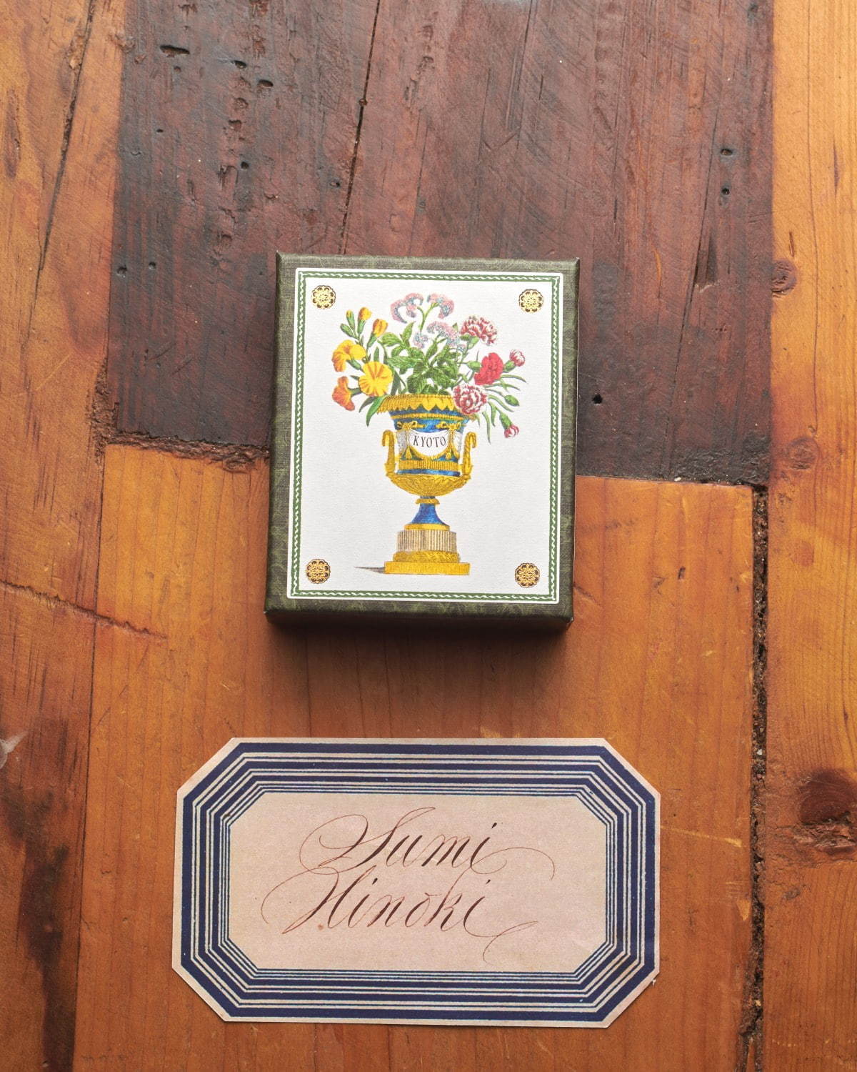 オフィシーヌ・ユニヴェルセル・ビュリーの新作ボディケア、アイリス＆スミレや燻しヒノキの香り｜写真11