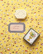 オフィシーヌ・ユニヴェルセル・ビュリーの新作ボディケア、アイリス＆スミレや燻しヒノキの香り｜写真12