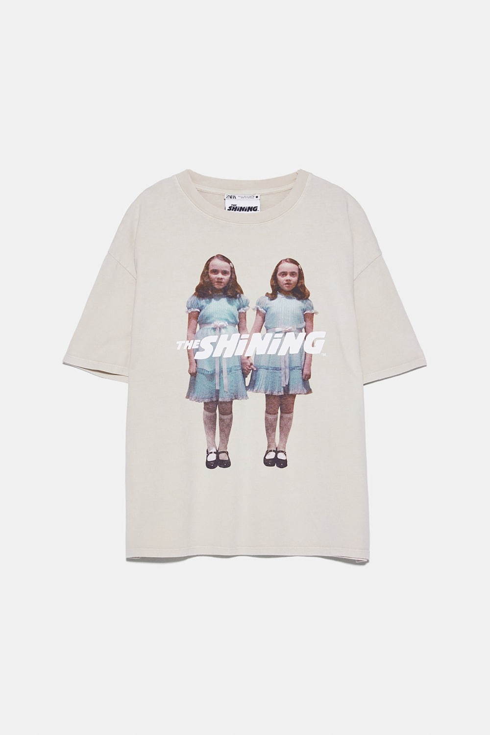 Zara 映画 シャイニング 双子 のtシャツ 劇中の場面をプリントしたスウェット フーディーも ファッションプレス