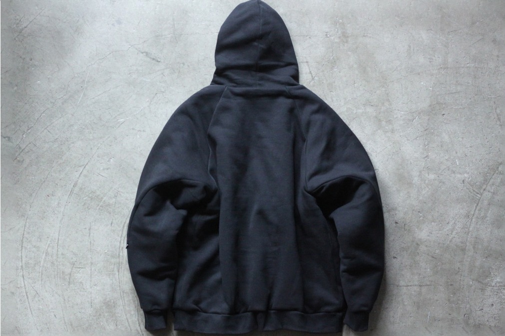 ゼプテピ×ハローズ エクストラファインのプルオーバーフーディ、中目黒M.I.U.で限定販売