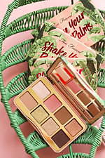 トゥー フェイスド“南国の香り”付きミニアイシャドウパレット、捨て色なしの全8カラー｜写真2