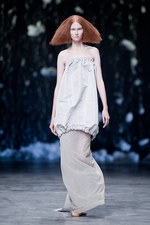 リック オウエンス 2013年春夏コレクション - 素材で紡ぐ、孤独と平穏の優しいストーリー｜写真1