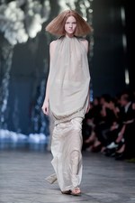 リック オウエンス 2013年春夏コレクション - 素材で紡ぐ、孤独と平穏の優しいストーリー｜写真2