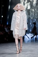 リック オウエンス 2013年春夏コレクション - 素材で紡ぐ、孤独と平穏の優しいストーリー｜写真9