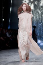 リック オウエンス 2013年春夏コレクション - 素材で紡ぐ、孤独と平穏の優しいストーリー｜写真14