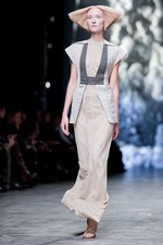 リック オウエンス 2013年春夏コレクション - 素材で紡ぐ、孤独と平穏の優しいストーリー｜写真21