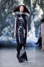 リック オウエンス 2013年春夏コレクション - 素材で紡ぐ、孤独と平穏の優しいストーリー｜写真26