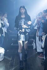 イクミ 2020年春夏コレクション - この世に揺らめく“幽霊”ときもだめしを、コムアイとコラボ｜写真9