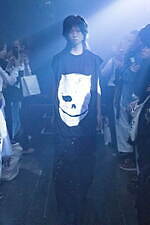 イクミ 2020年春夏コレクション - この世に揺らめく“幽霊”ときもだめしを、コムアイとコラボ｜写真26